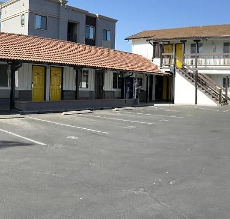 Escondido Inn Kültér fotó